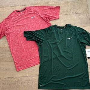 BRAND NEW.Nike Men's Short Sleeve Tees in Red and Green